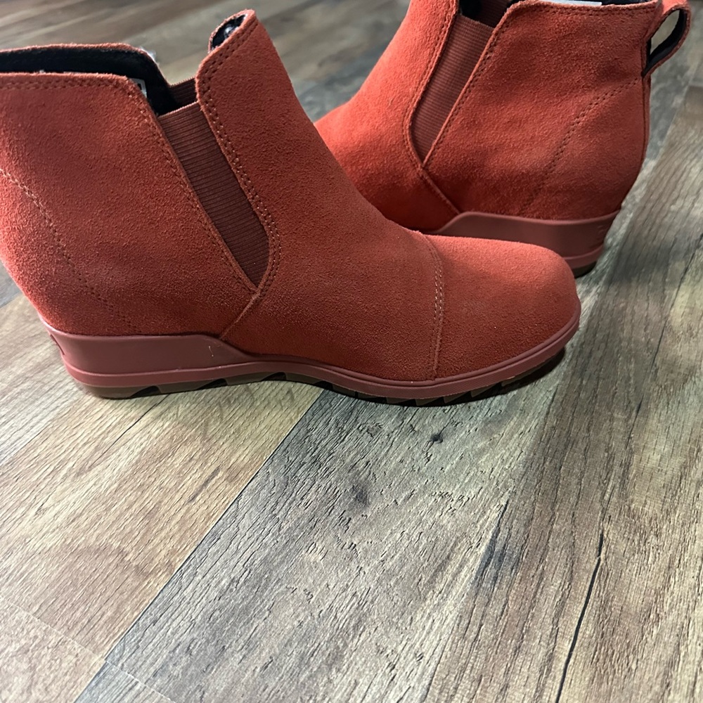 Sorel Women's Evie Burnt Orange Pull-on  Suede Ankle Boots Never Worn